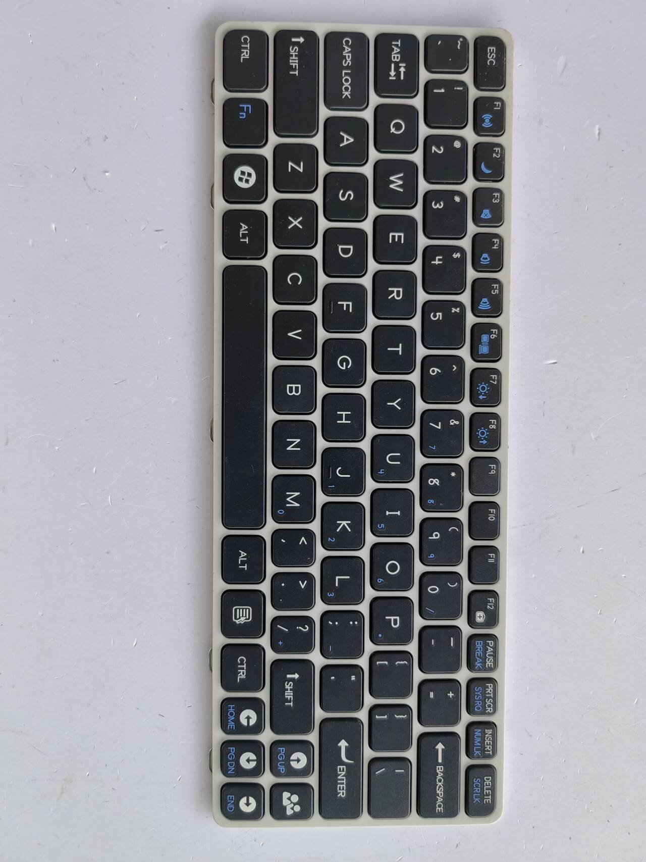 Picture of New Replacement Laptop Keyboard For CLEVO ES10 SILVER FRAME BLACK US Layout